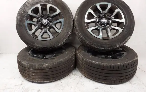 Toyota Hilux VIII R18 alloy rim 26560R18