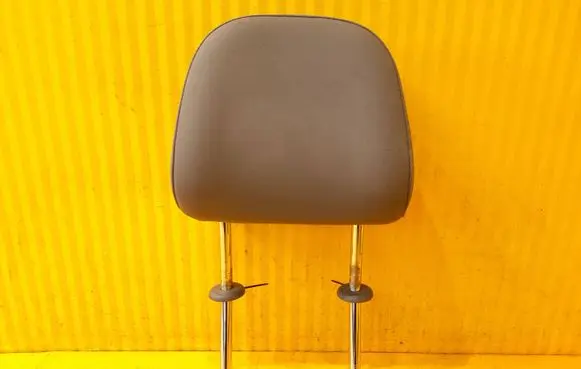 Volkswagen Golf VII Front seat headrest 