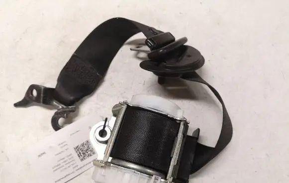 BMW 1 E81 E87 Front seatbelt 33059848 030107 071855