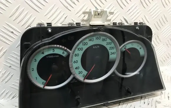 Toyota Corolla Verso AR10 Speedometer (instrument cluster) 838000F091