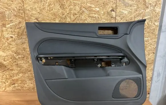 Ford Focus Front door card panel trim 4M51A23943C P9Z1A
