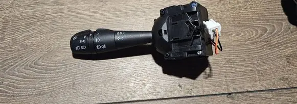 Renault Clio IV Light switch 8201167981