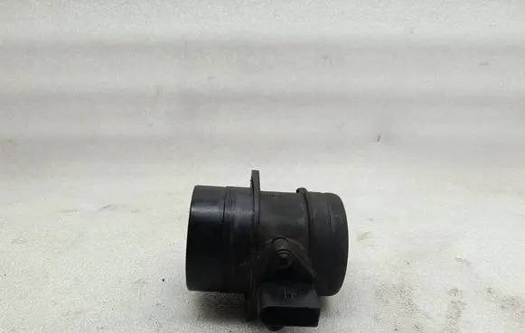 Volkswagen Golf V Mass air flow meter 0281002461 074906461B