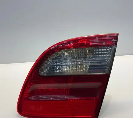 Tailgate rear/tail lights