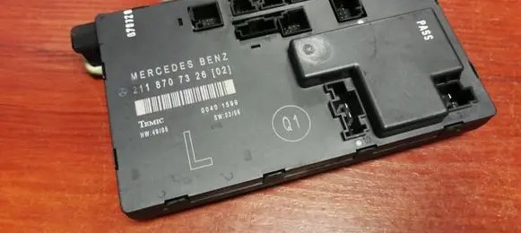 Mercedes-Benz E W211 Door control unit/module 2118707326