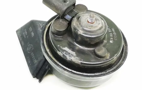 Audi A4 S4 B7 8E 8H Horn signal 8E0951221A 007728 A28657625