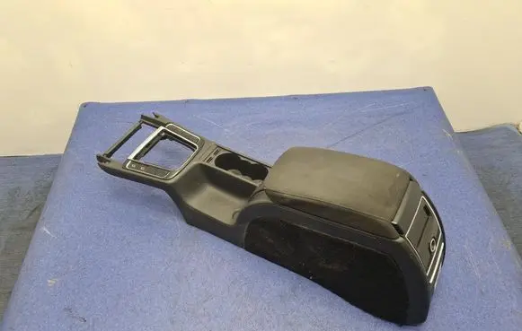 Skoda Superb B6 (3T) Center console 