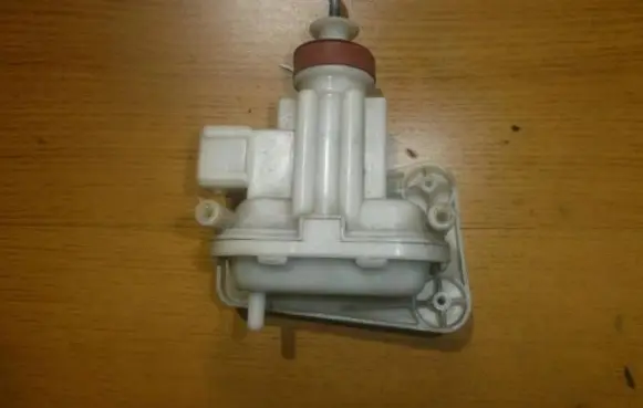 Audi 80 90 B3 Central locking vacuum pump 893862123