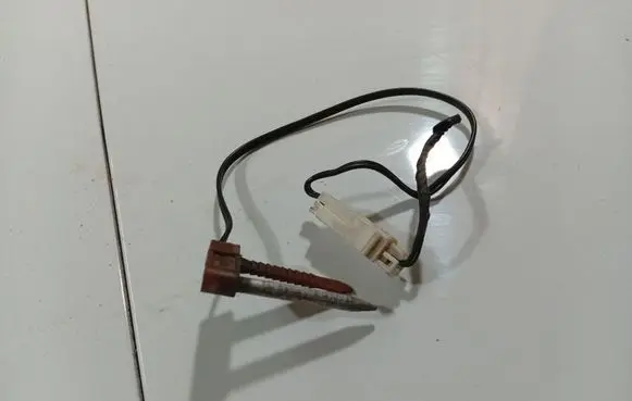 KIA Sportage Outside/exterior temperature sensor 