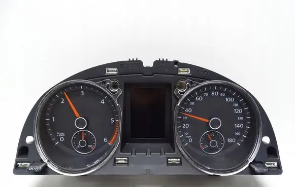 Volkswagen PASSAT CC Speedometer (instrument cluster) 3C8920971A