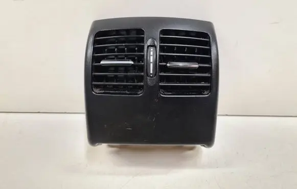 Mercedes-Benz C W204 Rear air vent grill A2048300354