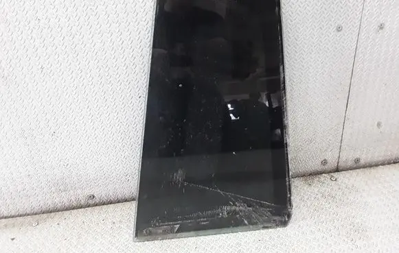 Rear vent window glass