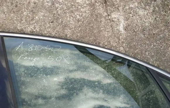 Peugeot 508 Front door window glass four-door