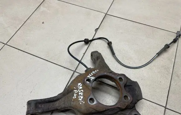 Nissan Qashqai Front wheel hub spindle knuckle