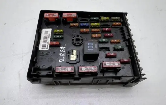 Volkswagen PASSAT B6 Fuse box set 3C0937125 63592777