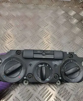 Volkswagen Touran I Climate control unit