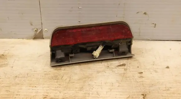 Mitsubishi Pajero Third/center stoplight