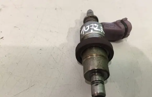 Toyota Avensis T270 Fuel injector 2371026012