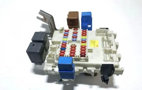 Nissan Primera Fuse box set 24350av700