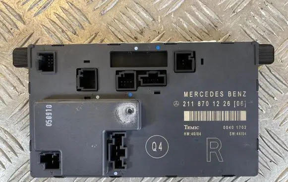 Mercedes-Benz E W211 Door control unit/module 2118701226 00401702