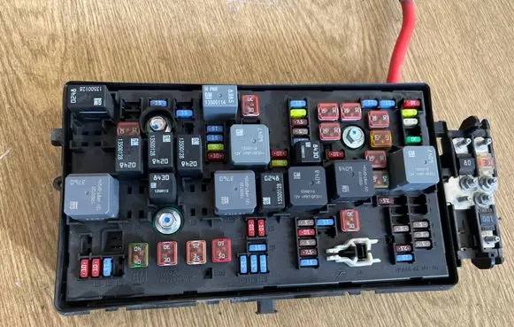 Opel Insignia A Fuse module 22933569