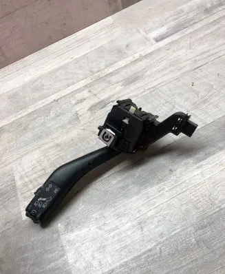 Volkswagen Touran I Indicator stalk ANP80H013F 10F0452C
