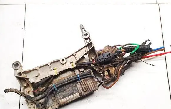 Audi Q7 4L Air suspension compressor/pump 7l0616879