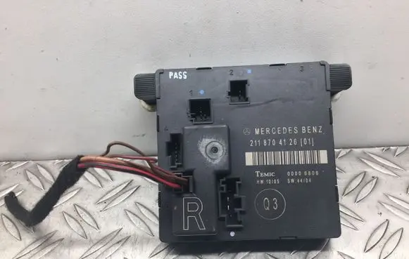 Mercedes-Benz E W211 Door control unit/module 2118704126