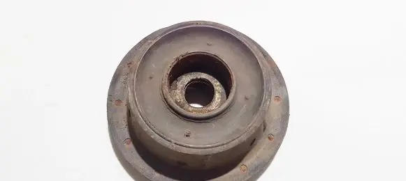 Volkswagen Golf III Coil spring mount 