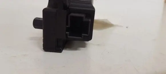 Citroen C4 I Air flap motor/actuator B8036 EAD511