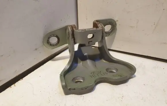 Hyundai Getz Front door lower hinge 