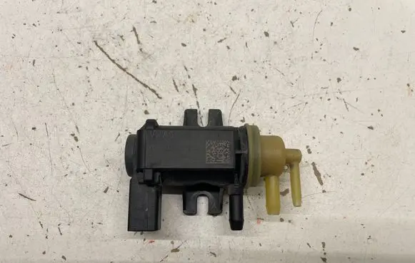Audi A3 S3 8V Windscreen/windshield washer pump 6R0955681