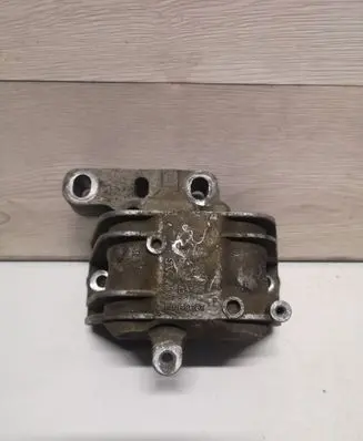 Volkswagen Golf VI Engine mount bracket 1K0199262