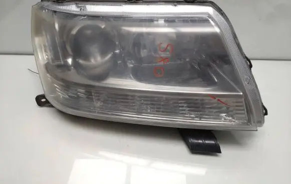 Suzuki Grand Vitara II Headlight/headlamp 10059079 10059083