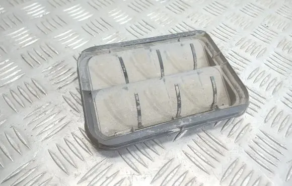 Renault Megane II Quarter panel pressure vent 7700838358