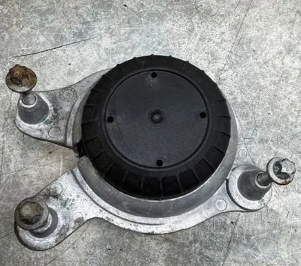 Mercedes-Benz C W205 Engine mount bracket A2052406717