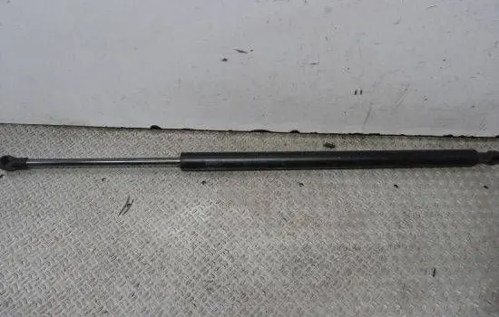 Mazda CX-5 II Shock absorber/damper mounting bracket 17D06C2
