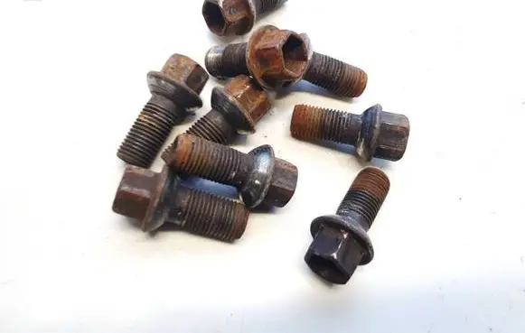 Mercedes-Benz C W204 Nuts/bolts 