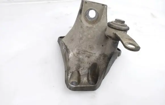Audi A8 S8 D3 4E Engine mounting bracket 4F0399113AJ