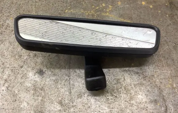 Rear view mirror (interior)