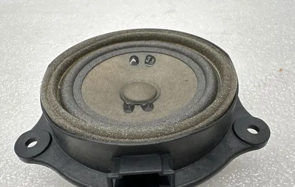 Audi A6 S6 C6 4F Front door speaker 4F0035411