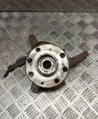 Front wheel hub