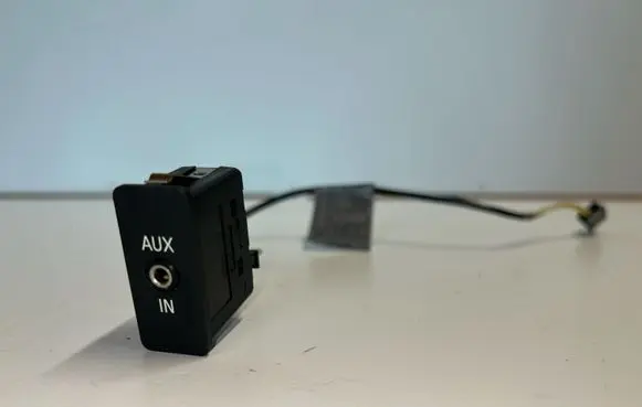 BMW 3 E90 E91 AUX in-socket connector 6930561