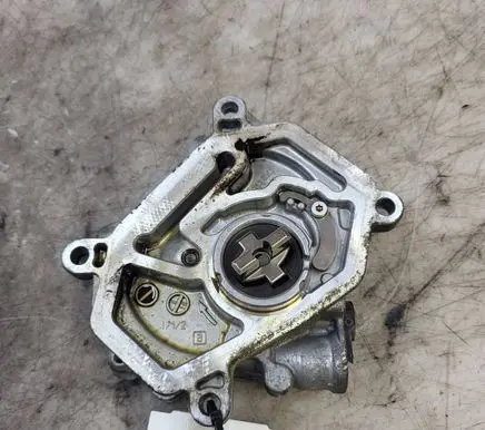Mercedes-Benz E W212 Vacuum pump A2702300365