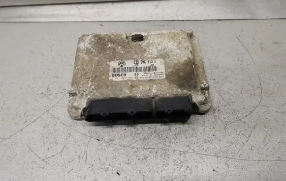 Volkswagen Polo III 6N 6N2 6NF Engine control unit/module 038906013K 0281001749