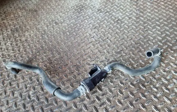 Nissan Juke I F15 Engine coolant pipe/hose
