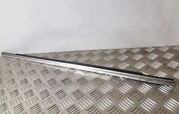 Opel Astra J Rear door glass trim molding 13260072