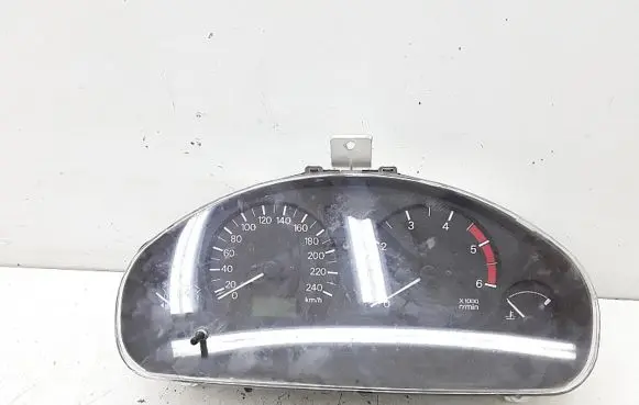 Mitsubishi Carisma Speedometer (instrument cluster) 0P0179001