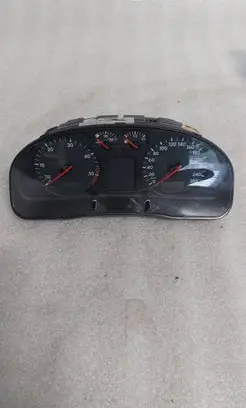 Volkswagen PASSAT B5 Speedometer (instrument cluster) 3B0920800A 110008960019