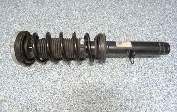 BMW 5 G30 G31 Front shock absorber with coil spring 6866640